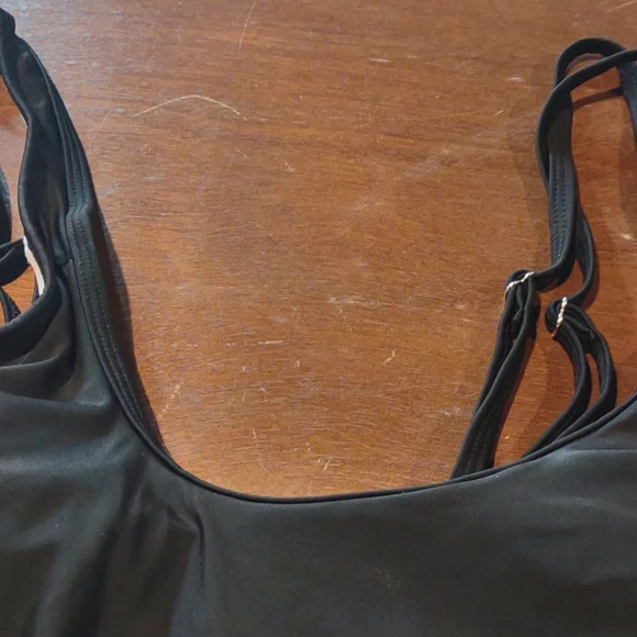Gorgeous Black Swimming Top Size L - Picture 2 of 5